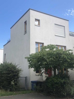 Reiheneckhaus an der Maria-Ward-Strasse