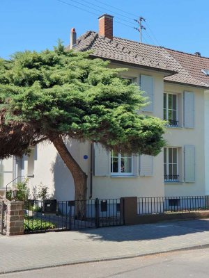 Helle Doppelhaushälfte, renoviert, energetisch saniert, 3 ZKB, Einbauküche, in Ludwigshafen Edigheim