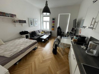Sanierte 1 ZI inkl Küche + Bad und großzügigem Vorraum - am Brunnenmarkt !