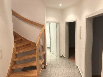 Neuwertige 3-Zimmer-Maisonette-Wohnung mit Balkon und Einbauküche in Hannover