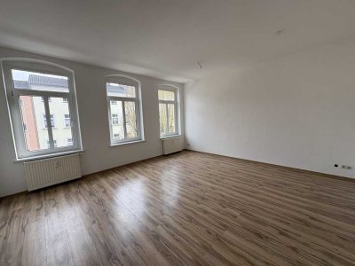 Große Drei-Raum-Wohnung mit Balkon in zentraler Lage - Zwickau