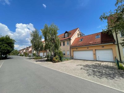 vermietete 3-Zi. OG-Wohnung mit Balkon und Garagenstellplatz