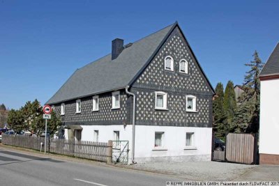Sanierungsbedürftiges Einfamilienhaus mit Scheune