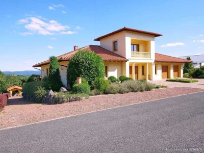Exklusive Villa mit traumhafter unverbaubarer Aussicht,  394 m2 Wohnfläche und Luxus-Wellnesbereich