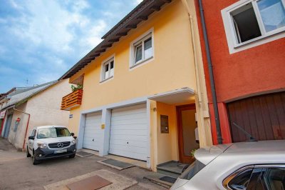 Charmante Dachgeschosswohnung mit vielseitiger Raumaufteilung und Garage in zentraler Lage von Isny