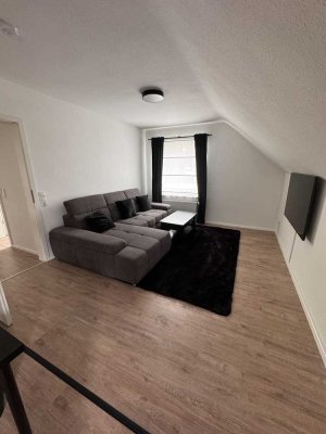 Möblierte DG-Wohnung mit Stellplatz & Keller – 72 m²