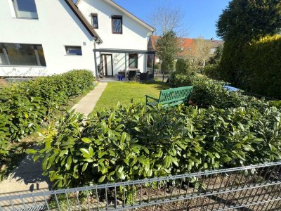 Neuwertige 4-Zimmer-Doppelhaushälfte mit Einbauküche in Schenefeld