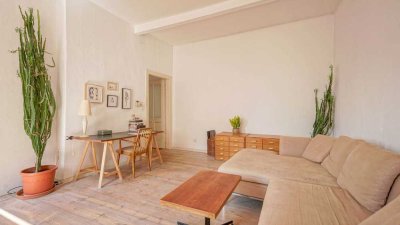 Altbau-Charme trifft Funktionalität – 2,5 Zimmer mit Süd-Balkon im Denkmalobjekt