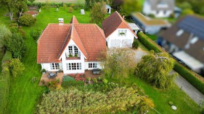 Charmantes Landhaus in ruhiger Feldrandlage mit großem Grundstück