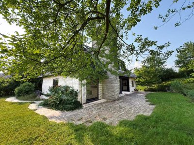 Repräsentatives Einfamilienhaus mit parkähnlichem Garten in Top-Lage von Grafschaft-Holz
