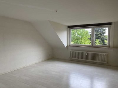 Helle, familienfreundliche 4 Zimmer-Dachgeschosswohnung in Kelkheim (Taunus)
