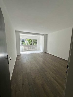 Wunderschöne, helle, EG 4-Zimmer-Wohnung in Frankfurt Berkersheim