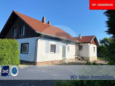 GEPFLEGTES ANWESEN 
BESTEHEND AUS ZWEI WOHNHÄUSERN