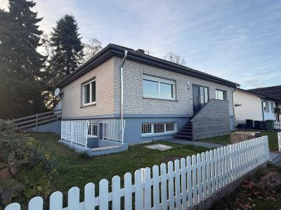 Freistehendes Einfamilienhaus mit Einliegerwohnung und großen Garten