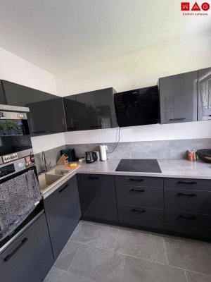 Schöne, geräumige Zweizimmerwohnung und Balkon und Küche!