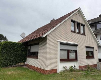 Einfamilienhaus mit Garten und Garage