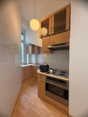 Bezugsfreie 2-Zimmer-Wohnung mit Balkon in Berlin-Wedding zum Selbstgestalten und Wert steigern!