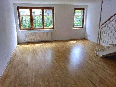 Ruhige 3 ZIMMER-Maisonette + Balkon 5,5m² + extra Küche möbliert + TG-Platz + nähe Campus TU-Inffeld