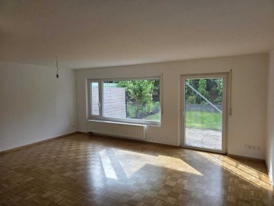 Erstbezug nach Renovierung - RMH mit Garage in Lengfeld!