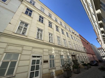 Großzügiger Altbau mit 4 Zimmern in ruhiger Innenhoflage