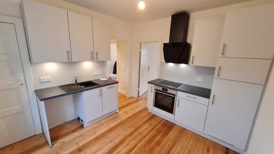 Zweitbezug nach Sanierung! Schicke zwei Zimmer-Altbau-Wohnung in HH-Barmbek-Nord!