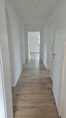 Erstbezug nach Sanierung / lichtdurchflutete 3.5 Zi. DG-Wohnung
