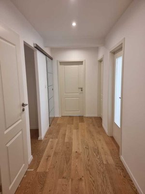Hochwertig renovierte 3-Zimmer-Wohnung mit Balkon, Sauna und Poolnutzung – ab August 2025 verfügbar