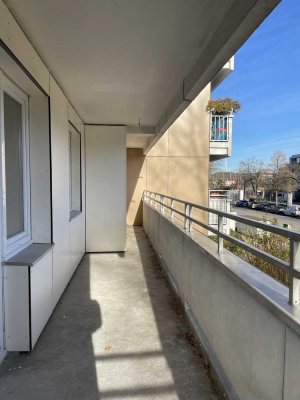 Willkommen Zuhause! Frisch renovierte 2-Zimmer-Wohnung mit Balkon und Einbauküche in Freimann