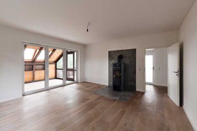 Halbes Mehrfamilienhaus: 4 Zimmerwohnung im 1. OG + 2 Zimmer-ELW im DG - zur Teilvermietung geeignet