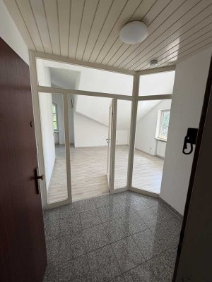 Mit Dachterrasse und Stellplatz! Helle 2-Zimmer-Wohnung in Wiesbaden-Sonnenberg