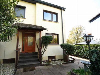 Gepflegtes Einfamilienhaus mit großem Wintergarten