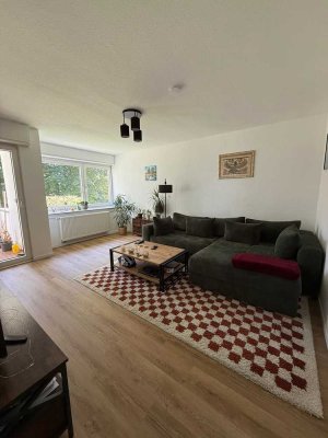 Schöne 2,5 Zimmer Wohnung in ruhiger Gegend mit Einbauküche