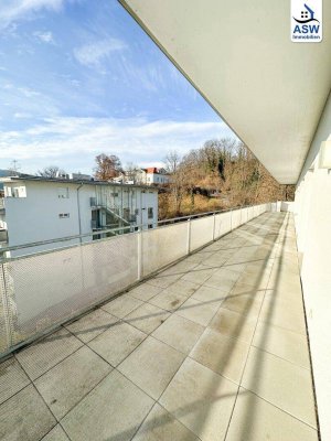 Exklusives 4-Zimmer-Penthouse mit extra großer ca. 110m2 Terrasse, schöner Küche und Lift in die Wohnung in zentraler Lage