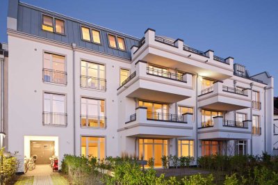 Exklusive 4-Zimmer-Rheinblick-Wohnung mit Balkon und Einbauküche in Kaiserswerth