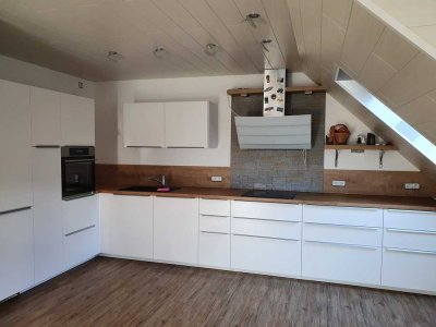 Dachgeschosswohnung +EBK + Balkon