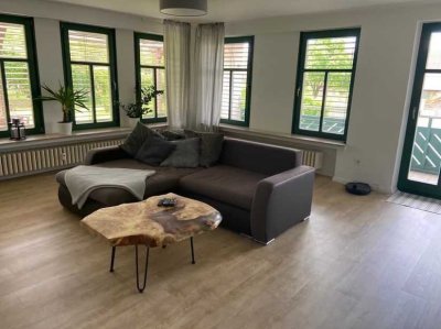 Großzügige 4-Zimmer-Wohnung mit Wintergarten, Garten & Stellplätzen in ruhiger Lage