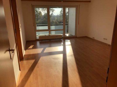 Ruhige und Idyllische Wohnung mit zwei Zimmern und Tiefgaragenstellplatz in Falkensee