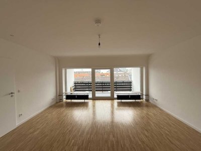 Erstbezug nach Sanierung: 2 Zimmer Wohnung mit Balkon in der Südstadt