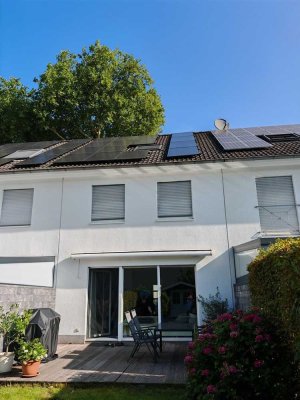 Ansprechendes 6-Zimmer-Reihenhaus (ca 160qm WF) mit Keller & Solaranlage