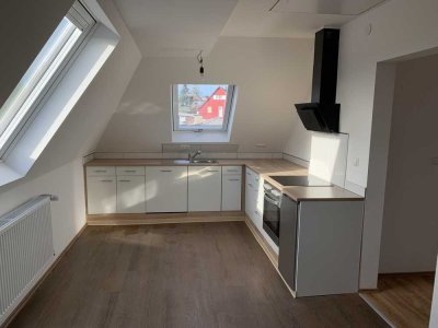 2-Zimmer-DG-Wohnung mit Einbauküche in Oberderdingen