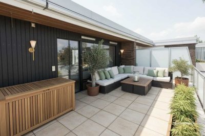 Sonniges Penthouse für Schwimmer mit Dachterrasse und TG-Stellplatz