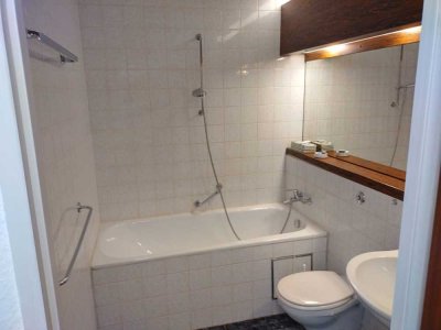 2-Zimmer Wohnung im 5. OG mit Balkon in Augsburg-Göggingen