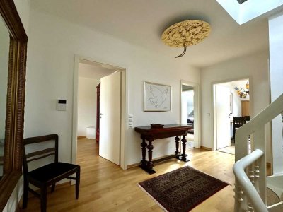 Exklusiv möblierte 3-Zimmer-Maisonette-Wohnung mit EBK, großer Dachterrasse/Miete inkl. NK