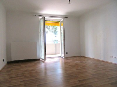 TOP LAGE - NEU RENOVIERTES 4 ZIMMER APARTMENT MIT LOGGIA