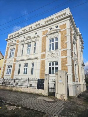 Attraktive 4-5 Raum-Wohnung in Magdeburg-Alt Olvenstedt in einer  Villa
