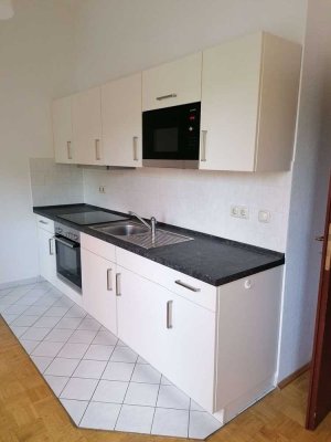 Die erste eigene Wohnung - 1-Raum-Wohnung für Singles/Studenten direkt an der Saale