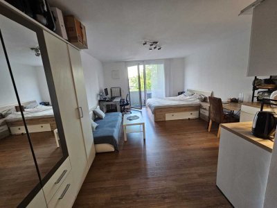 Helles möbliertes 1-Zimmer-Apartment mit Balkon und Fußbodenheizung – 35 m² im 1. OG