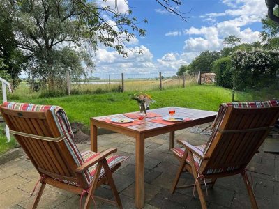 Paradiesischer geht es nicht! Außergewöhnliches Wohnhaus auf dem Deich mit Blick auf die Oste!