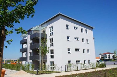 ...moderne 2-Zi.-Dachgeschoss-Wohnung mit EBK und 12m² überdachtem Süd-Balkon...