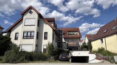 Lichtdurchflutete Dachgeschosswohnung mit Terrasse